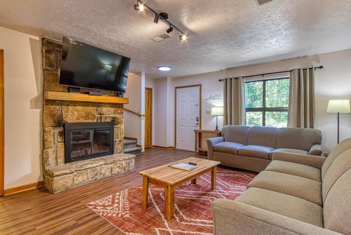 Pinecrest Townhomes-1King-2Queen Unit-Renovated Pigeon Forge Exterior foto